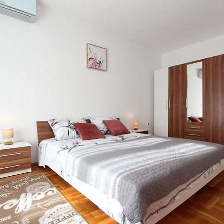 Apartments Eni Ровинь Экстерьер фото