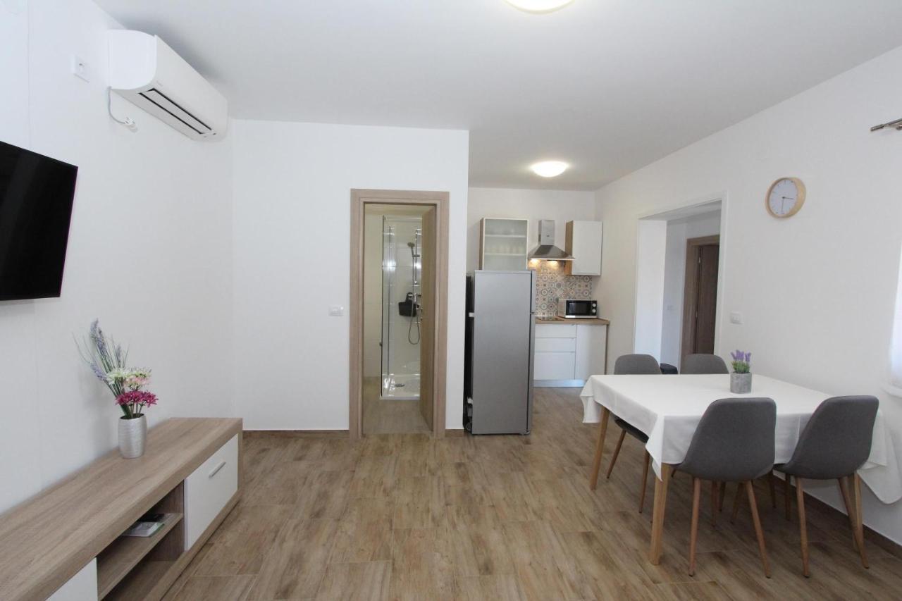 Apartments Eni Ровинь Экстерьер фото