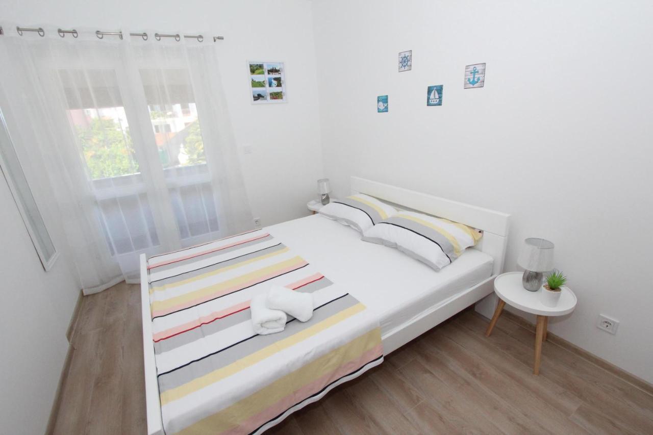Apartments Eni Ровинь Экстерьер фото