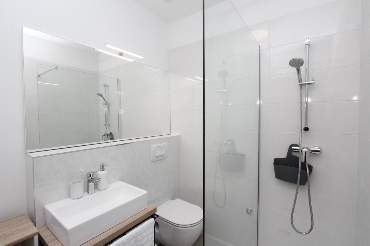 Apartments Eni Ровинь Экстерьер фото