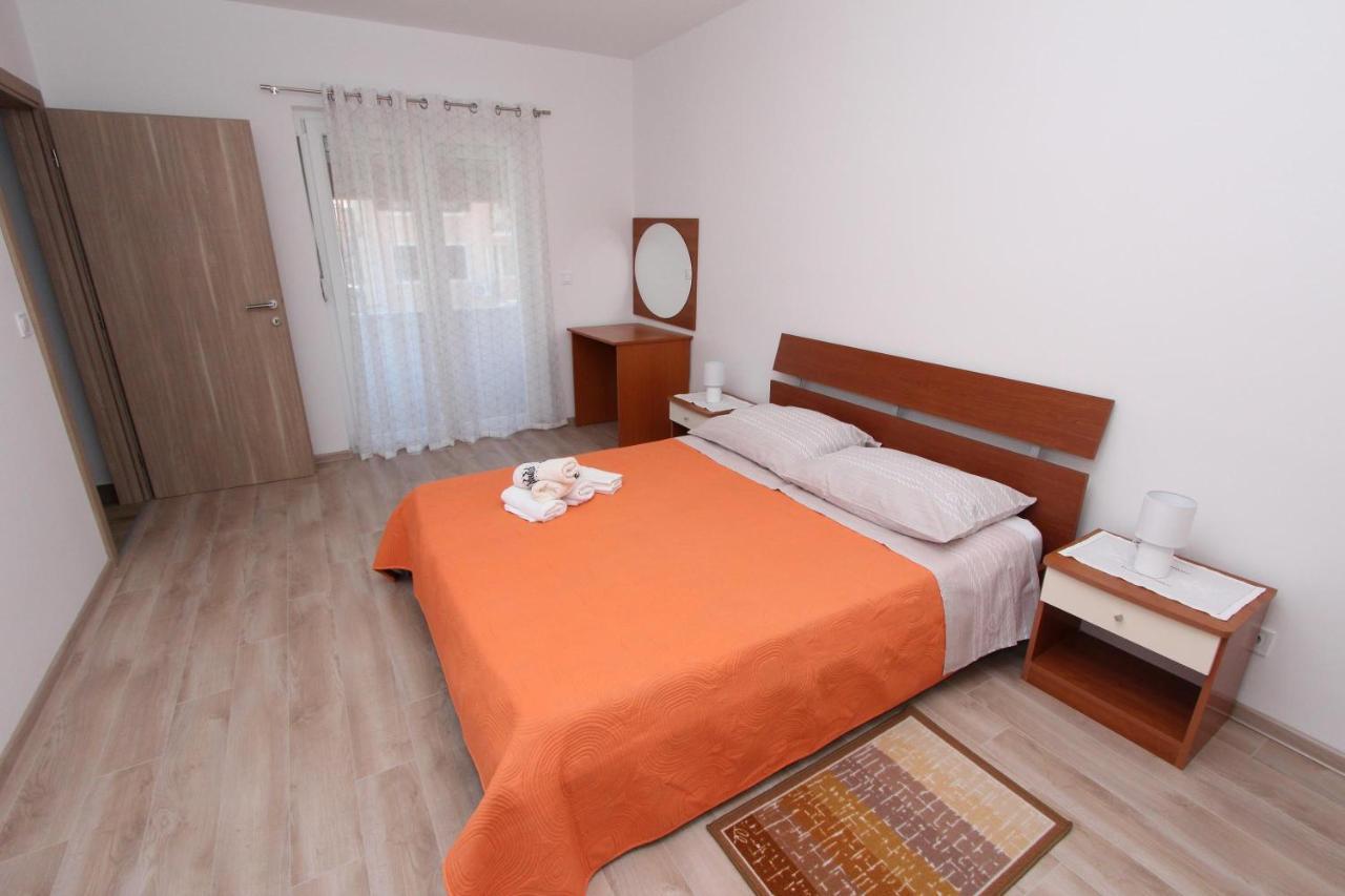 Apartments Eni Ровинь Экстерьер фото