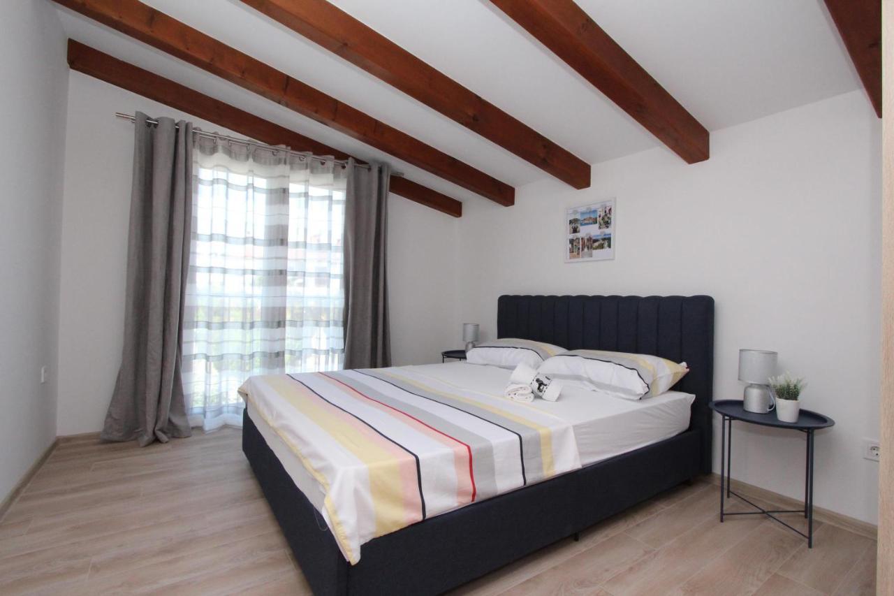 Apartments Eni Ровинь Экстерьер фото