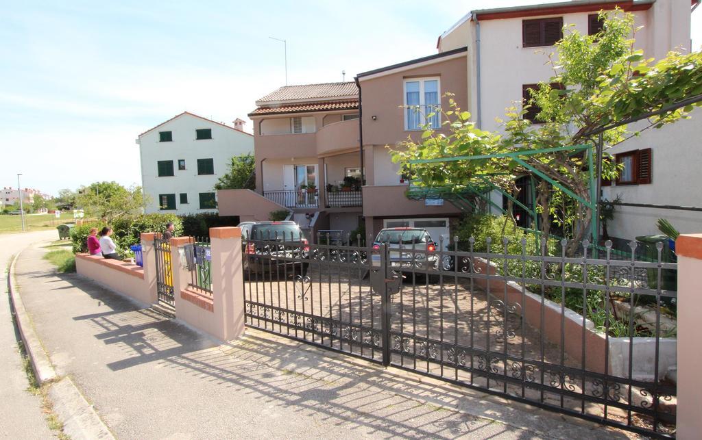 Apartments Eni Ровинь Экстерьер фото